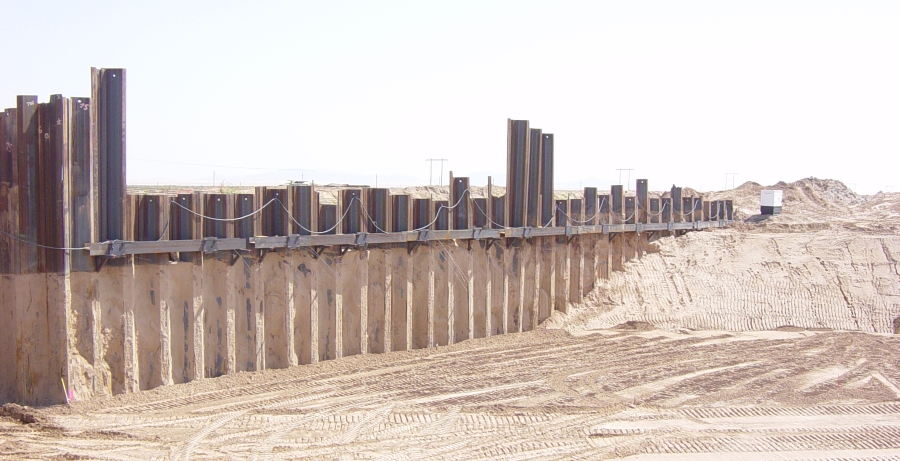 Vue d'ensemble de palplanches en tant que mur de soutènement