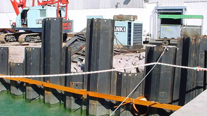 Palplanches en acier utilisés dans la construction Marine